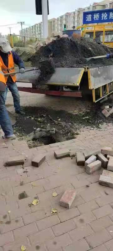 消除安全隐患 哈尔滨140余处废弃检查井被填埋
